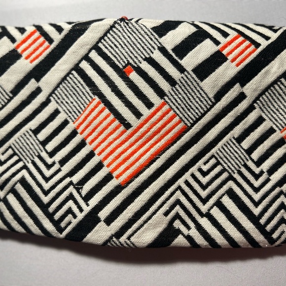 Steve Madden Black and White Geometric Purse  with Orange Accents - Picture 4 of 11